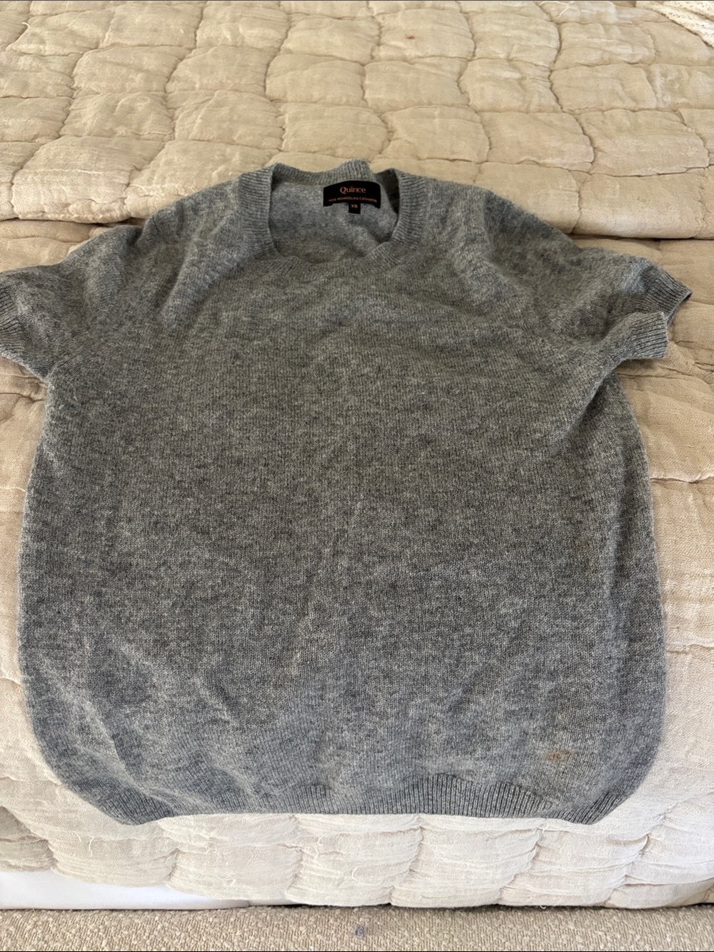 Quince Men's Crewneck Short-Sleeve Cashmere Sweater in Gray